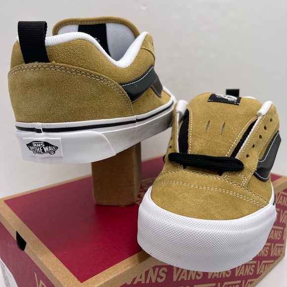 Vans Men’s Ochre and Black Skate Knu Skool
Suede Antelope
VN0009QC5QJ Sneakers - Picture 8 of 16